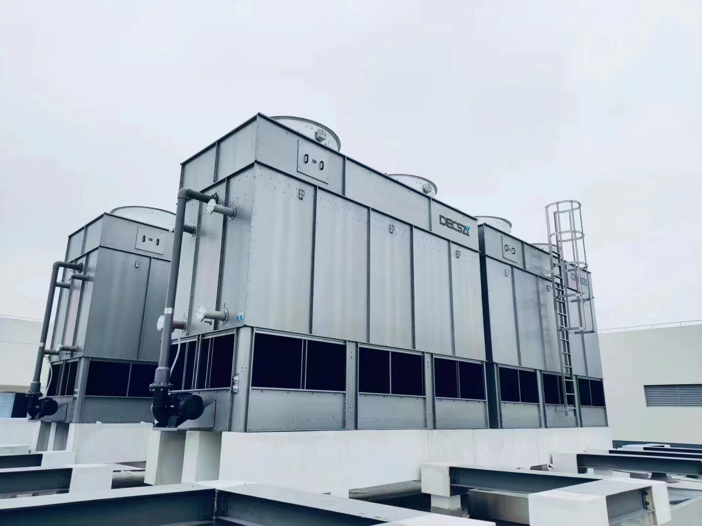 封閉式冷卻塔怎樣防凍(封閉式冷卻塔降溫效果)